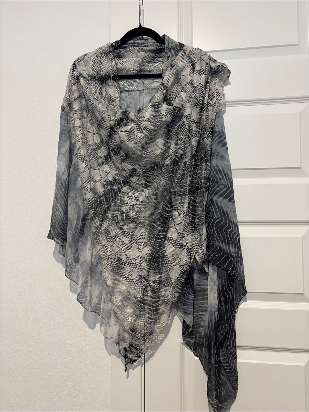 Lightweight Grey Snake-Print Scarf Wrap